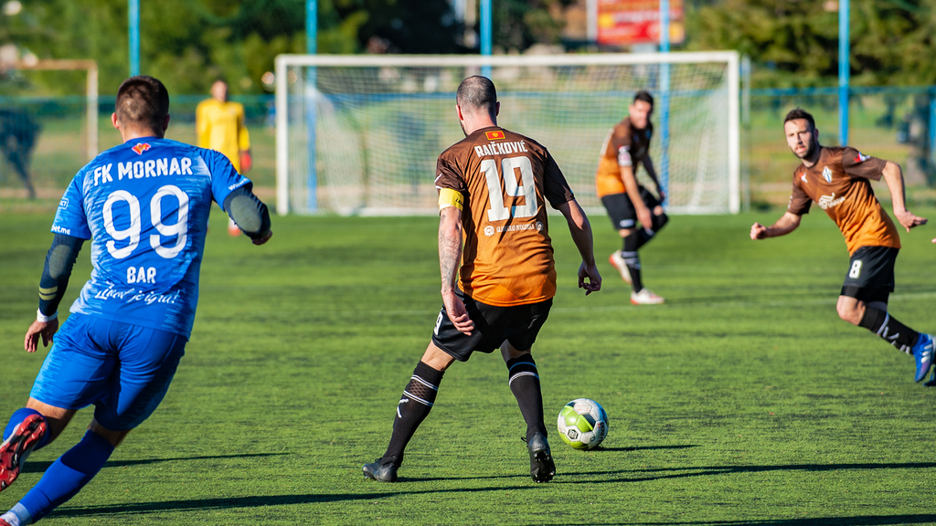 Knee Supports For Football: Your Complete Pain-Free Guide