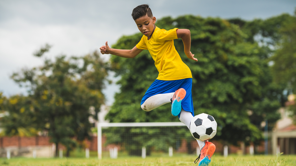 Football Knee Braces: Move Freely, Play Safely